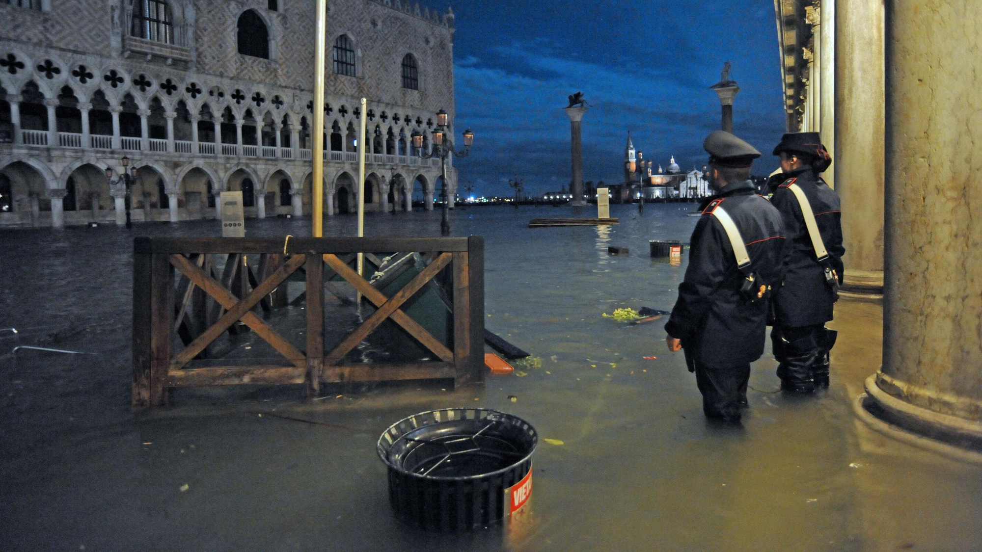 Thành phố Venice lại thất thủ trước triều cường vì... dự báo sai - Ảnh 14.
