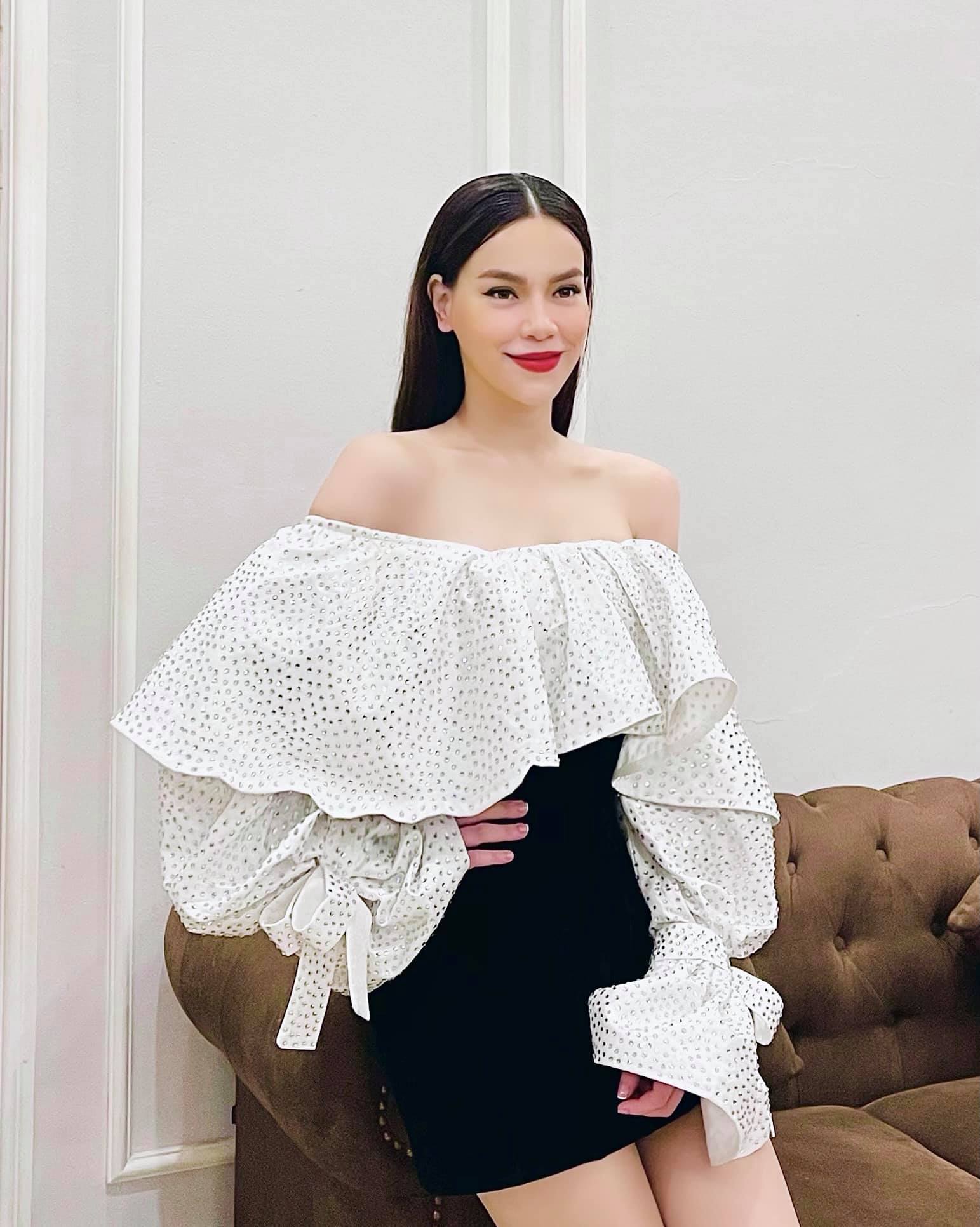 DRESS UP - Hà Hồ chăm diện từ đồ sáng màu cho tới váy bó "sát sàn sạt", toàn item không đội trời chung của nhiều "mẹ bỉm" - timdamdep.com 3