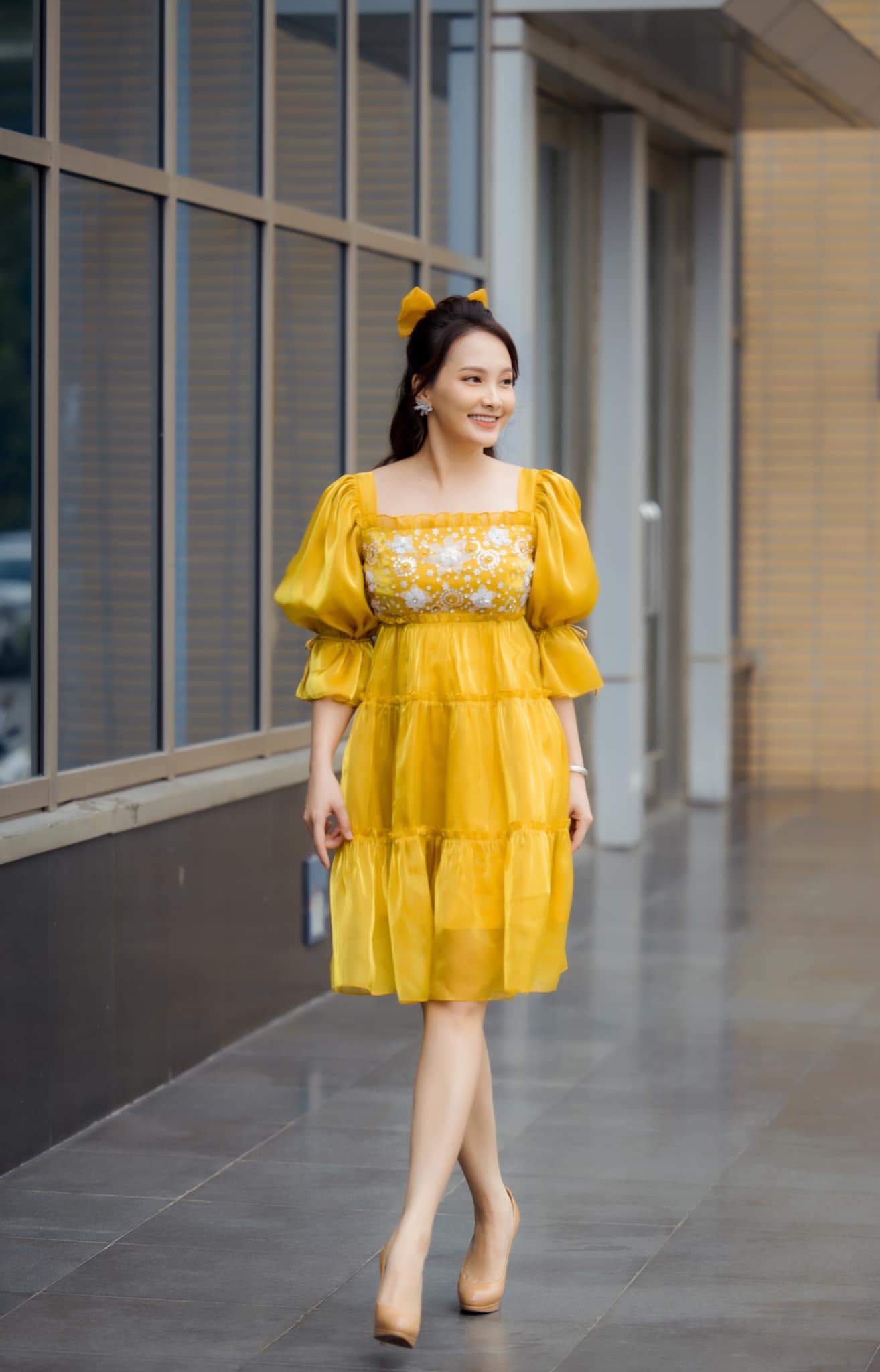 Bảo Thanh diện đồ đồng điệu cùng gia đình, giấu khéo bụng bầu trong thiết kế đầm suông - ĐẦM ĐẸP 3 bao thanh 2 1607742329891466938128