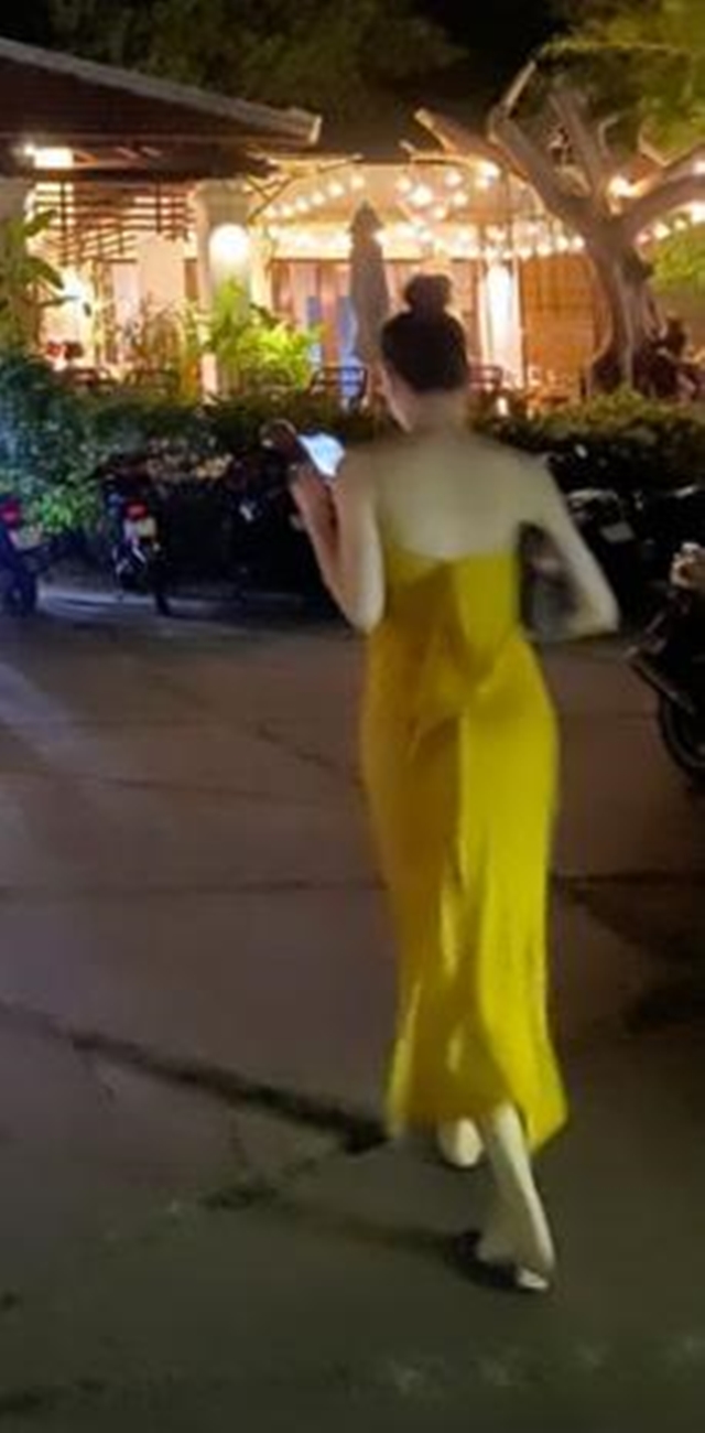 DRESS UP - Hà Hồ chăm diện từ đồ sáng màu cho tới váy bó "sát sàn sạt", toàn item không đội trời chung của nhiều "mẹ bỉm" - timdamdep.com 7 ho ngoc ha 1 1607501727505986960758 16077527307601065218418 16077909891061698849303