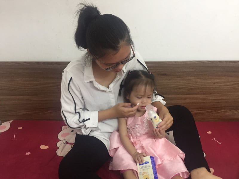 Bảo bối giúp mẹ Bông xử lý gọn gàng các vết côn trùng cắn, mẩn ngứa cho con yêu - Ảnh 2. Bảo bối giúp mẹ Bông xử lý gọn gàng các vết côn trùng cắn, mẩn ngứa cho con yêu - Ảnh 2.