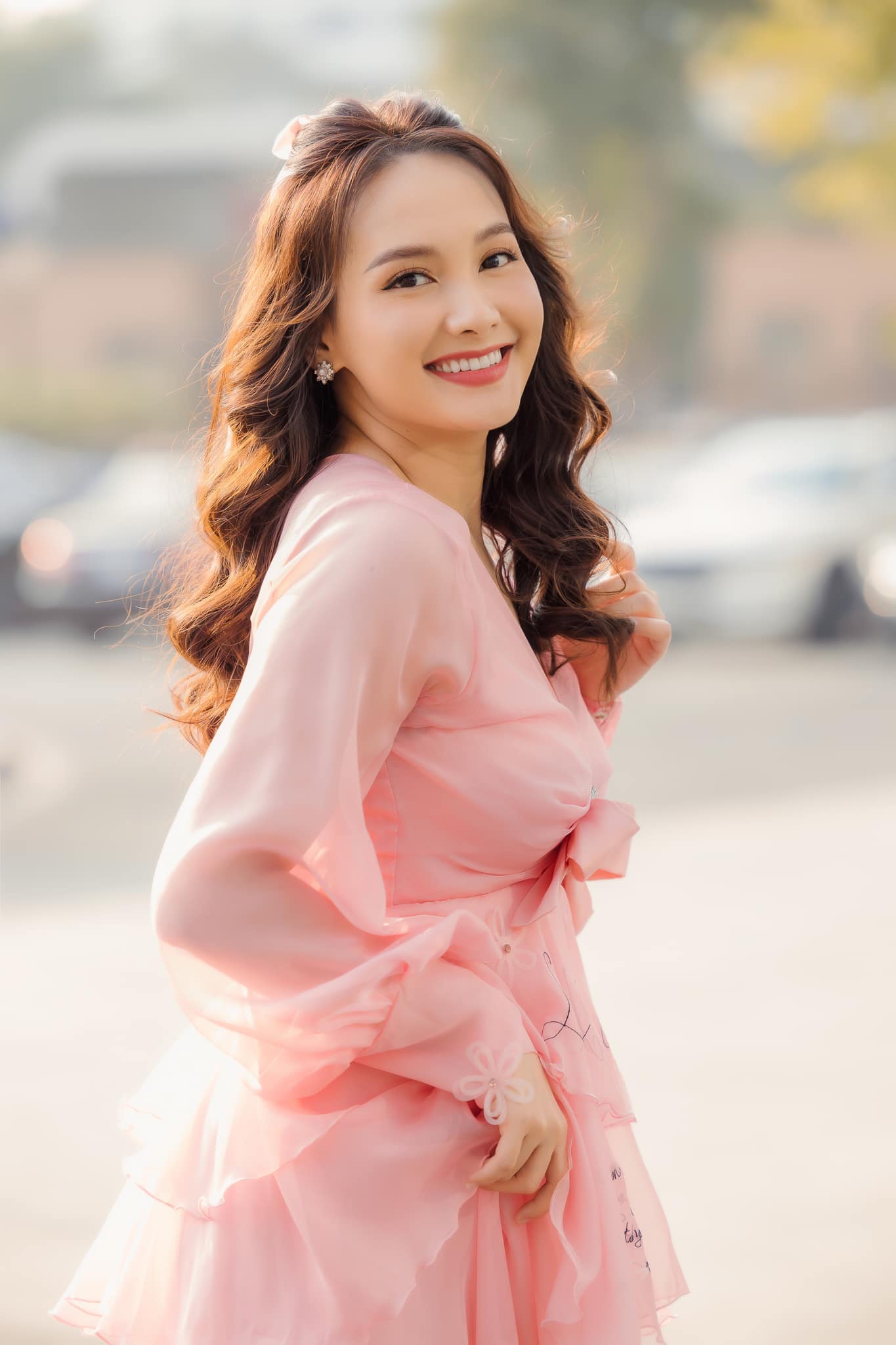 Trọn bộ loạt ảnh bầu 20 tuần xinh như công chúa của Bảo Thanh khi đi ghi hình chương trình hot, hội ngộ dàn sao "Về nhà đi con"