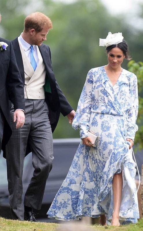 Lên đồ đi đám cưới, Kate Middleton tinh tế - Meghan Markle phản cảm khi hết lộ nội y đến vô duyên lấn át cô dâu - Ảnh 4. Lên đồ đi đám cưới, Kate Middleton tinh tế - Meghan Markle phản cảm khi hết lộ nội y đến vô duyên lấn át cô dâu - Ảnh 4.