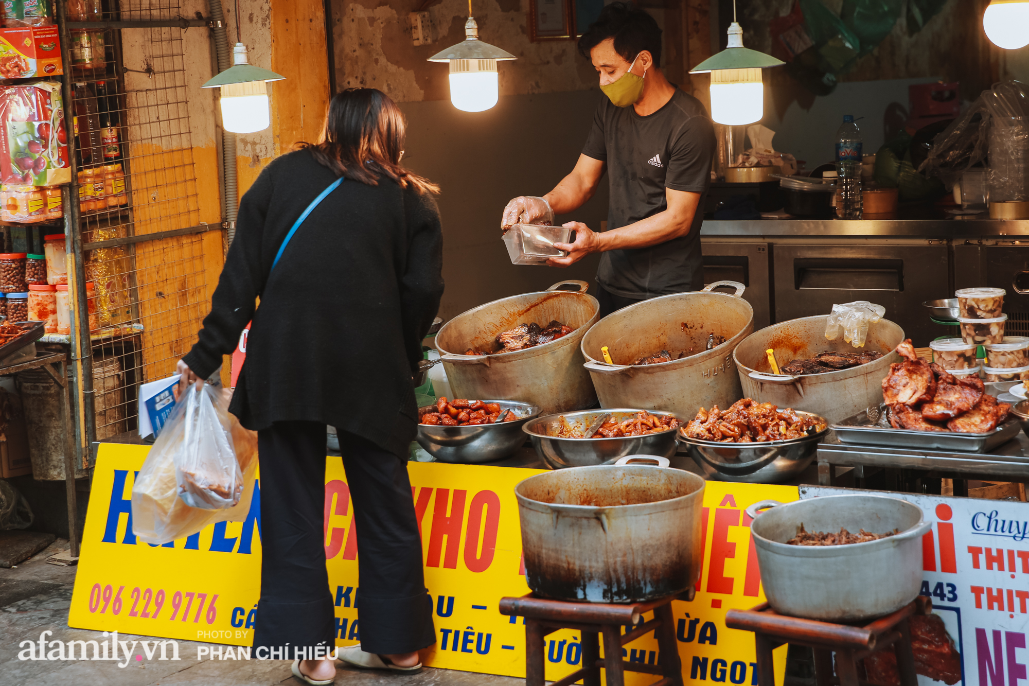 Mùa đông chạy ngang qua phố cá kho nổi tiếng Hà Nội mà chỉ muốn quay đầu xe để lựa một khúc thật to, thật thơm về thưởng thức, một cảm xúc sướng đến khó mà diễn tả! - Ảnh 4.