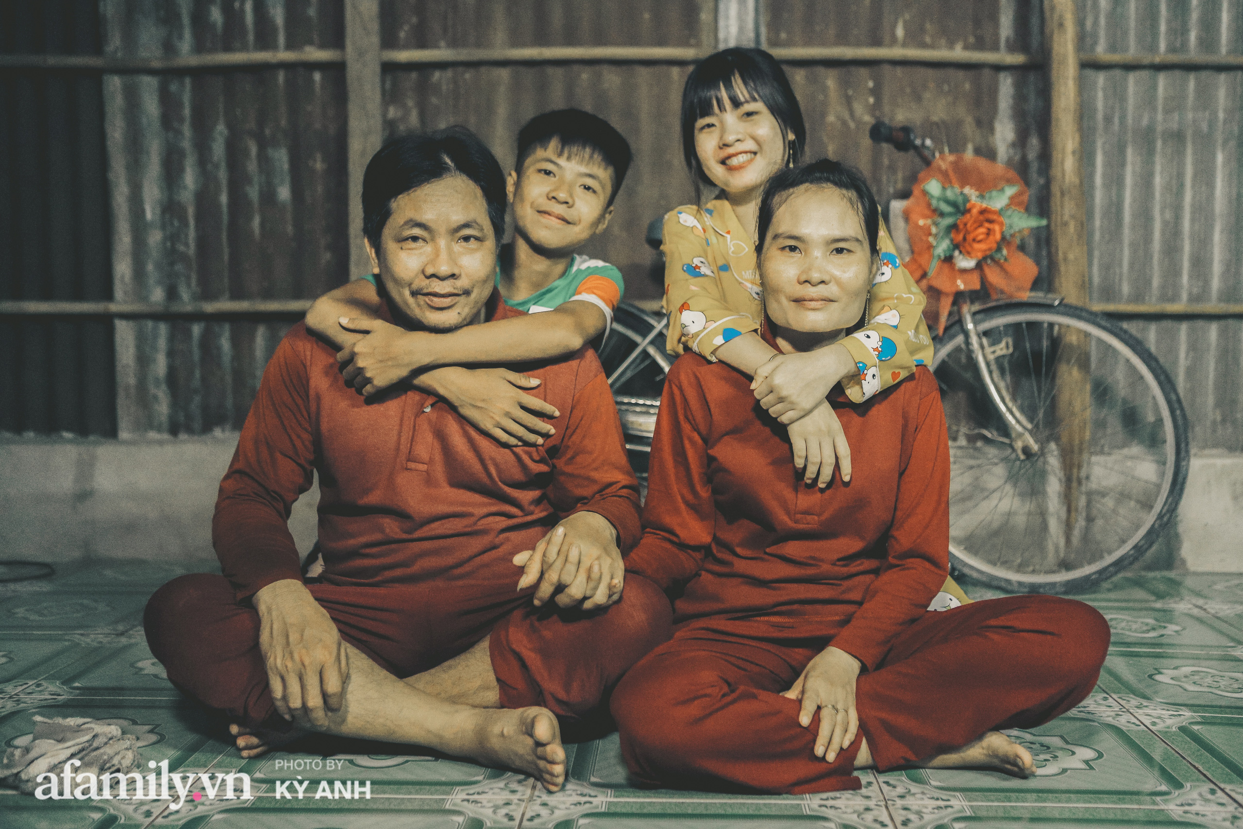 Hành trình của 3 anh em đạp xe đạp 400km từ Cà Mau lên Sài Gòn 5 ngày để thăm mẹ: Dòng tin nhắn cắt đứt hi vọng của người mẹ và đứa trẻ bị sốt rất cao, đi thêm 1 ngày nữa sẽ không sống nổi!  - Ảnh 10.