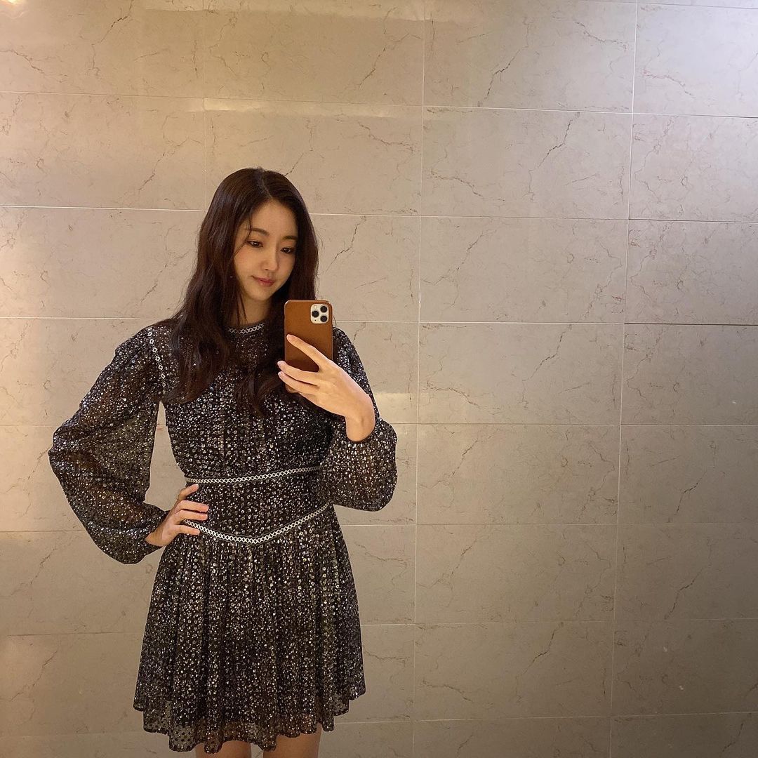 Rosé đụng hàng "Hoa hậu ngực khủng" Kim Sarang: Chỉ một chi tiết này mà giọng ca của Black Pink kém đẹp hơn hẳn - Ảnh 6. Rosé đụng hàng "Hoa hậu ngực khủng" Kim Sarang: Chỉ một chi tiết này mà giọng ca của Black Pink kém đẹp hơn hẳn - Ảnh 6.