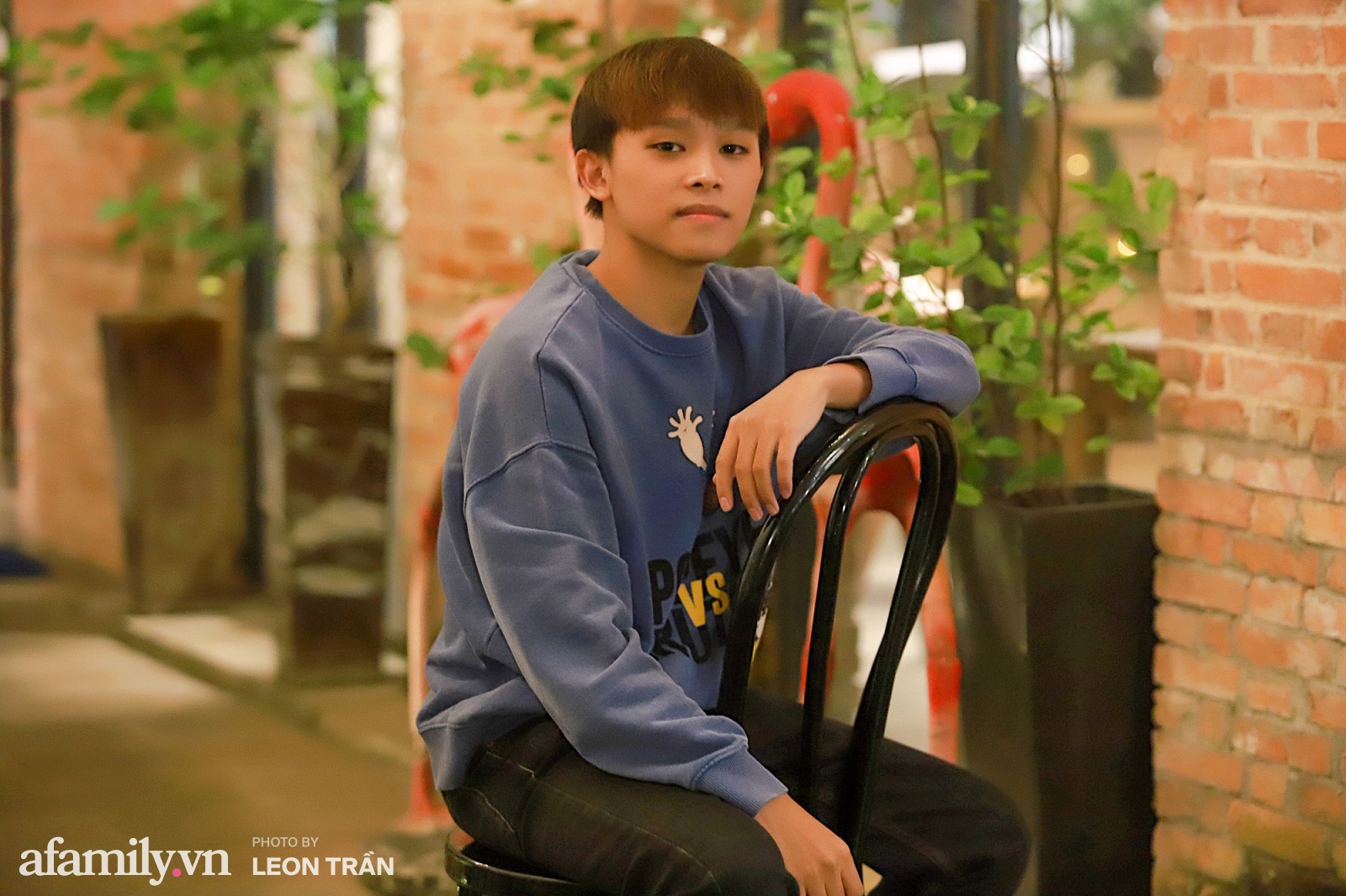 Hồ Văn Cường sau Vietnam Idol Kids: Là chàng trai 18 tuổi, mặc quần áo đẹp, có tài khoản riêng và mong ước mua nhà cho ba mẹ  - Ảnh 9.