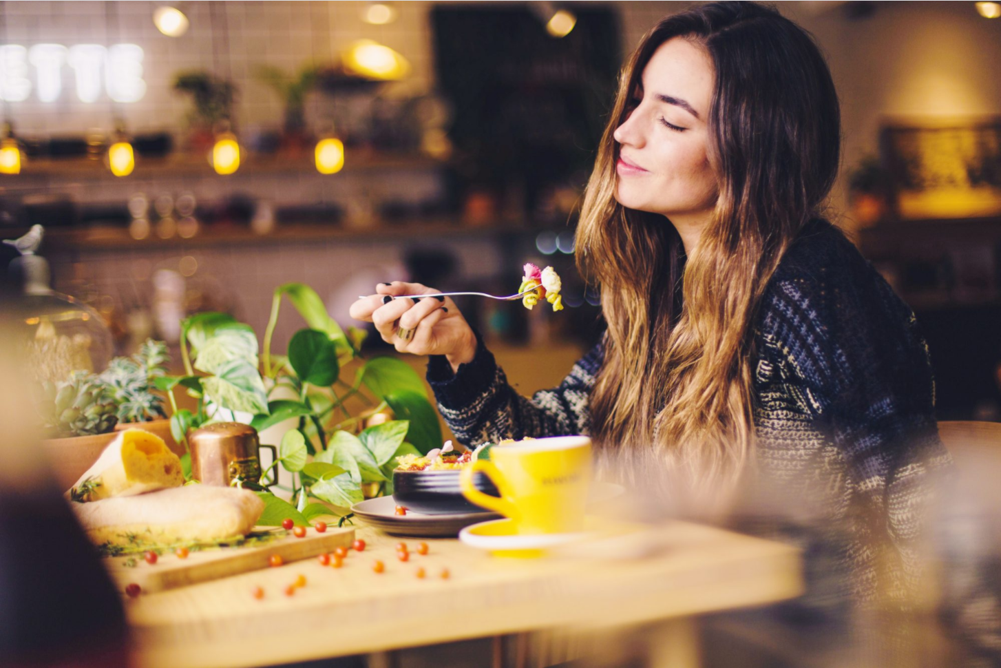 6 chân lý làm đẹp, giữ dáng chuẩn của phụ nữ Pháp làm cả thế giới muốn học tập: Hóa ra dễ thế này nhưng ít ai biết - Ảnh 3.
