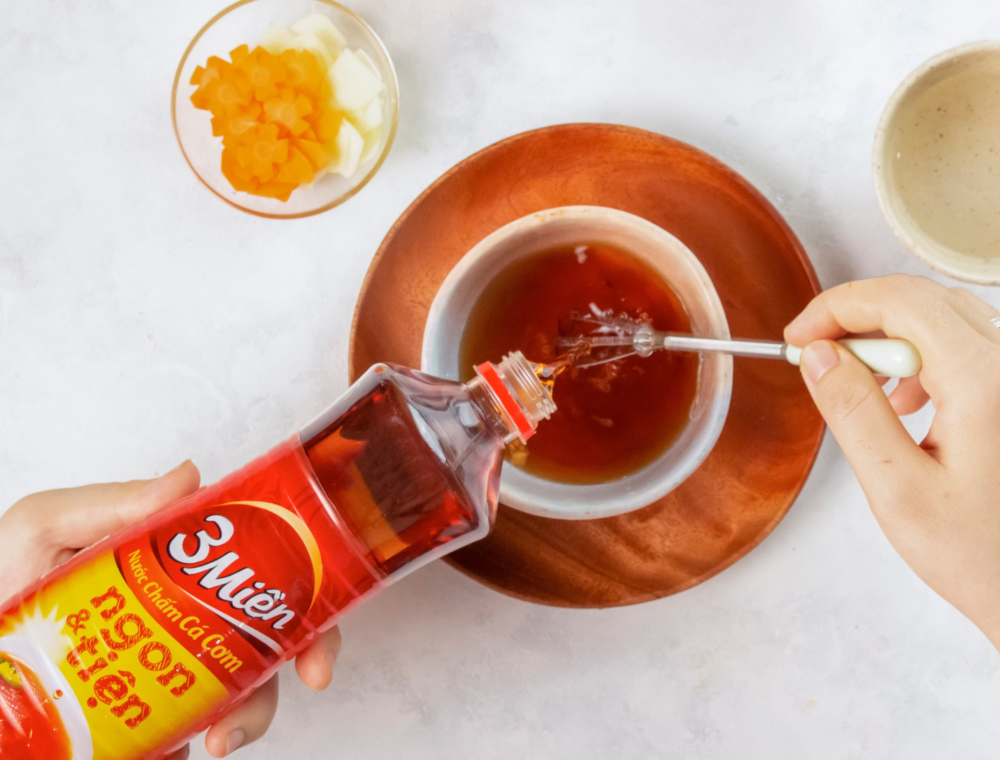 Vợ đảm chia sẻ món bò nướng mỡ chài từ công thức của Helen’s Recipes, nhìn thành quả là biết ngay anh chồng “số hưởng - Ảnh 4.