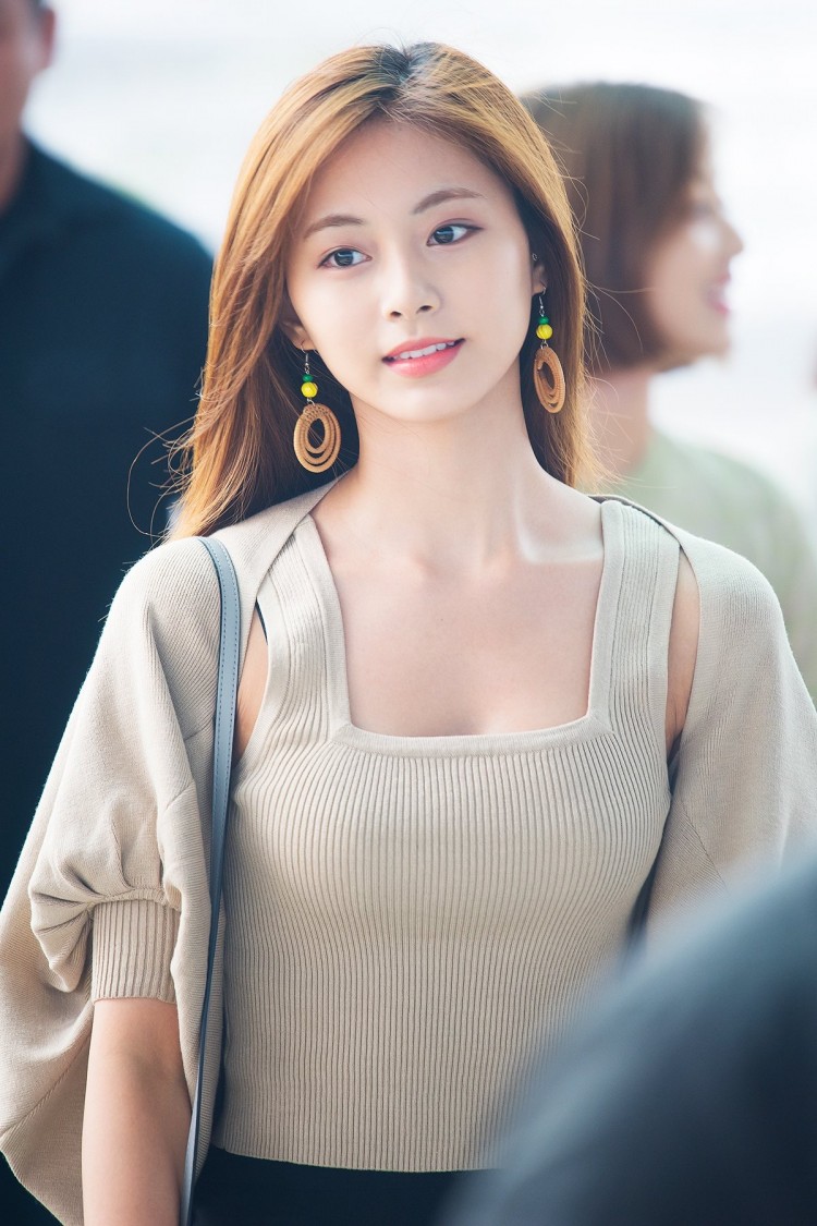 Phóng viên Hàn chọn ra 3 nữ idol ngoài đời xinh đẹp hơn trong ảnh: Center tuổi teen như búp bê sống, Jennie (BLACKPINK) khí chất vô cùng độc đáo - Ảnh 8. Phóng viên Hàn chọn ra 3 nữ idol ngoài đời xinh đẹp hơn trong ảnh: Center tuổi teen như búp bê sống, Jennie (BLACKPINK) khí chất vô cùng độc đáo - Ảnh 8.