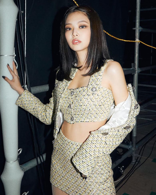 Phóng viên Hàn chọn ra 3 nữ idol ngoài đời xinh đẹp hơn trong ảnh: Center tuổi teen như búp bê sống, Jennie (BLACKPINK) khí chất vô cùng độc đáo - Ảnh 5. Phóng viên Hàn chọn ra 3 nữ idol ngoài đời xinh đẹp hơn trong ảnh: Center tuổi teen như búp bê sống, Jennie (BLACKPINK) khí chất vô cùng độc đáo - Ảnh 5.