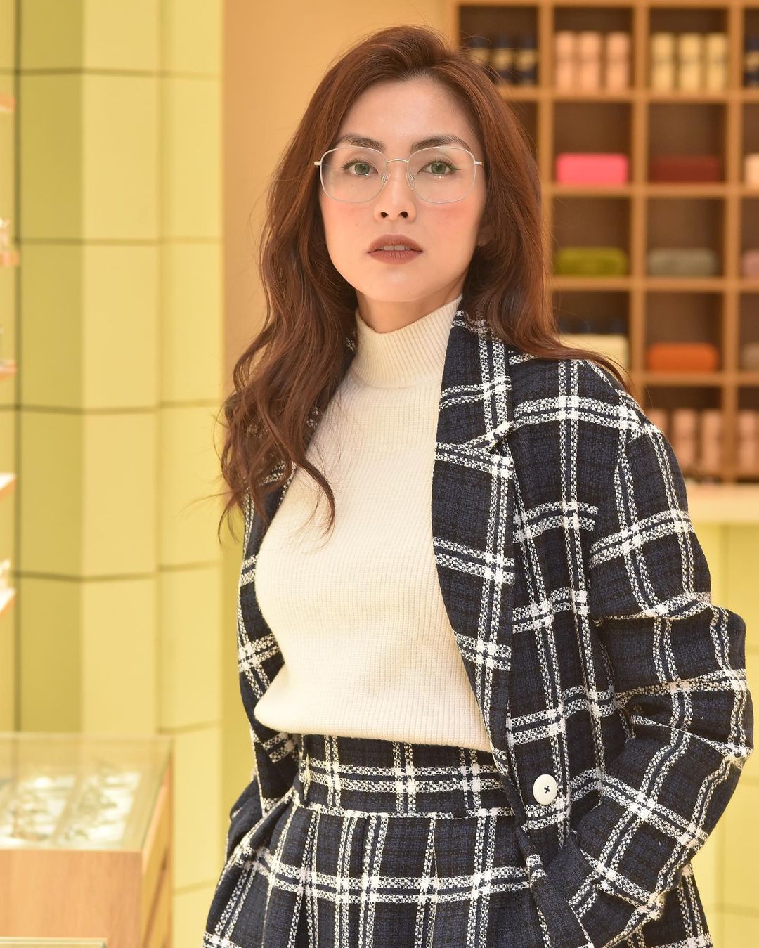 Sao Việt diện áo trắng trong mùa lạnh: Nàng nào cũng trẻ hẳn ra, ghi điểm sành điệu "dễ như chơi" - Ảnh 10. Sao Việt diện áo trắng trong mùa lạnh: Nàng nào cũng trẻ hẳn ra, ghi điểm sành điệu "dễ như chơi" - Ảnh 10.