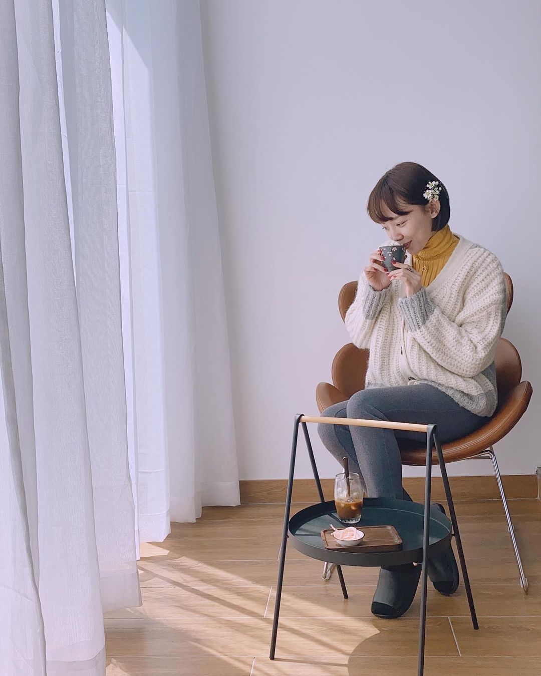 Sao Việt diện áo trắng trong mùa lạnh: Nàng nào cũng trẻ hẳn ra, ghi điểm sành điệu "dễ như chơi" - Ảnh 9. Sao Việt diện áo trắng trong mùa lạnh: Nàng nào cũng trẻ hẳn ra, ghi điểm sành điệu "dễ như chơi" - Ảnh 9.