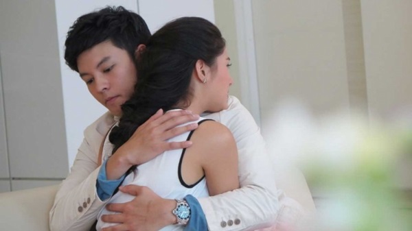 Nửa đêm, nghe tiếng gõ cửa gấp gáp, vợ cũ sững sờ nhìn người đàn ông đứng trước cửa, chỉ biết bật khóc khi ngã vào vòng tay ấm áp đó - Ảnh 2. Nửa đêm, nghe tiếng gõ cửa gấp gáp, người vợ cũ sững sờ nhìn người đàn ông đứng trước cửa, chỉ biết bật khóc khi ngã vào vòng tay ấm áp đó - Ảnh 2.