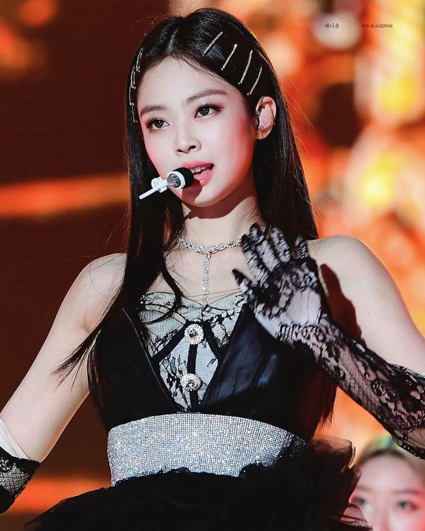 Jennie, Jisoo lăng xê kiểu tóc &quot;thắm thơm thời xửa xưa&quot;, thế mà trông lại thành trend mới chết! - Ảnh 5.