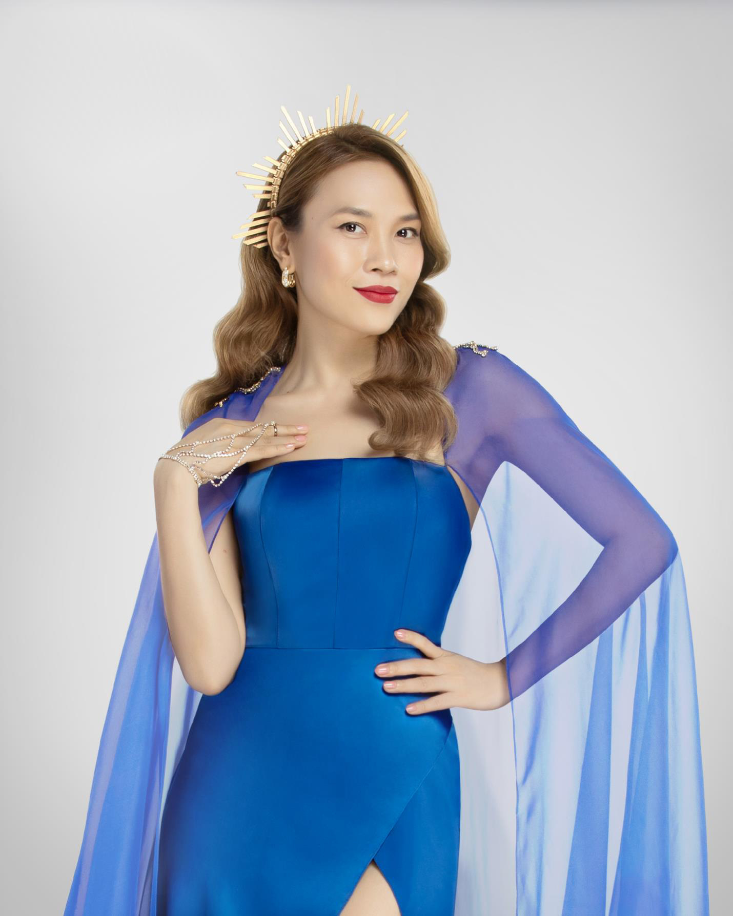 Mỹ T&acirc;m &ldquo;mừng hết năm&rdquo; với nhan sắc đỉnh cao. - Ảnh 1.