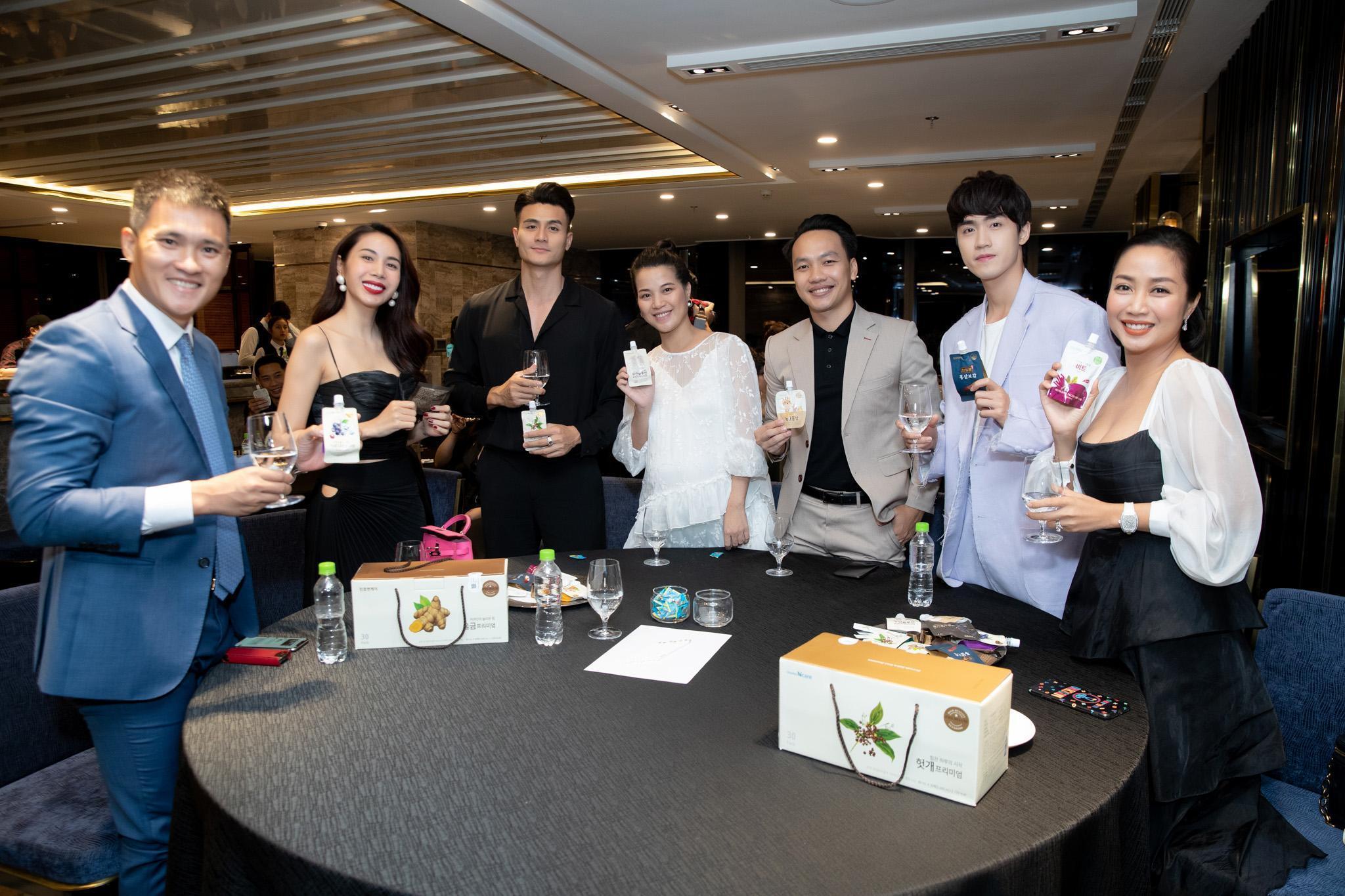 Thủy Tiên, Công Vinh xuất hiện nổi bật trong buổi ra mắt thương hiệu nước uống hồng sâm Chunho - Ảnh 5.