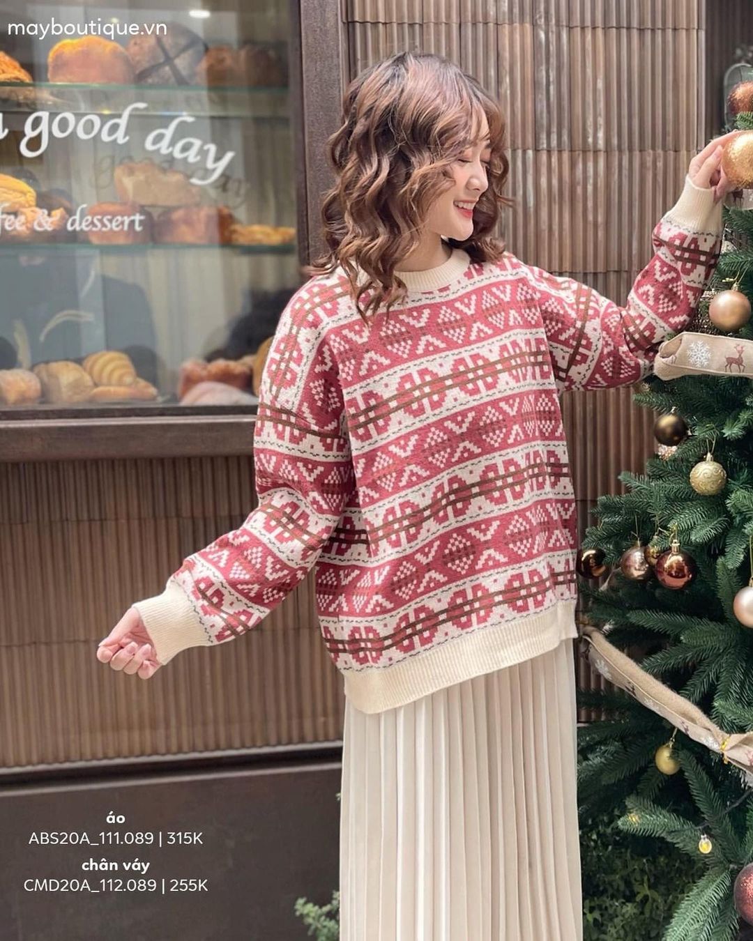 Hà Tăng cũng có khi lên đồ "lệch tông", phải vội sửa sai để đồng bộ với gia đình chồng - Ảnh 13. Hà Tăng cũng có khi lên đồ "lệch tông", phải vội sửa sai để đồng bộ với gia đình chồng - Ảnh 13.