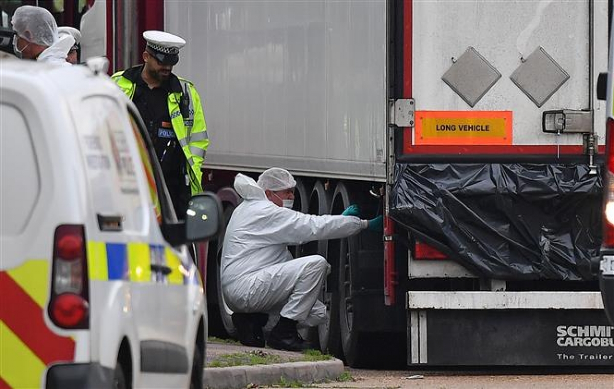 Vụ 39 thi thể trong xe tải ở Anh: Hai người đàn ông bị kết tội ngộ sát - Ảnh 1.