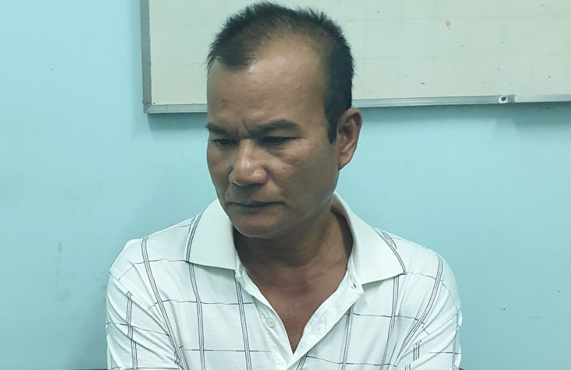 Gã đàn ông dùng đá xây dựng nói là thiên thạch lừa đảo nhiều người hơn 10 tỉ đồng - Ảnh 1. Gã đàn ông dùng đá xây dựng nói là thiên thạch lừa đảo nhiều người hơn 10 tỉ đồng - Ảnh 1.