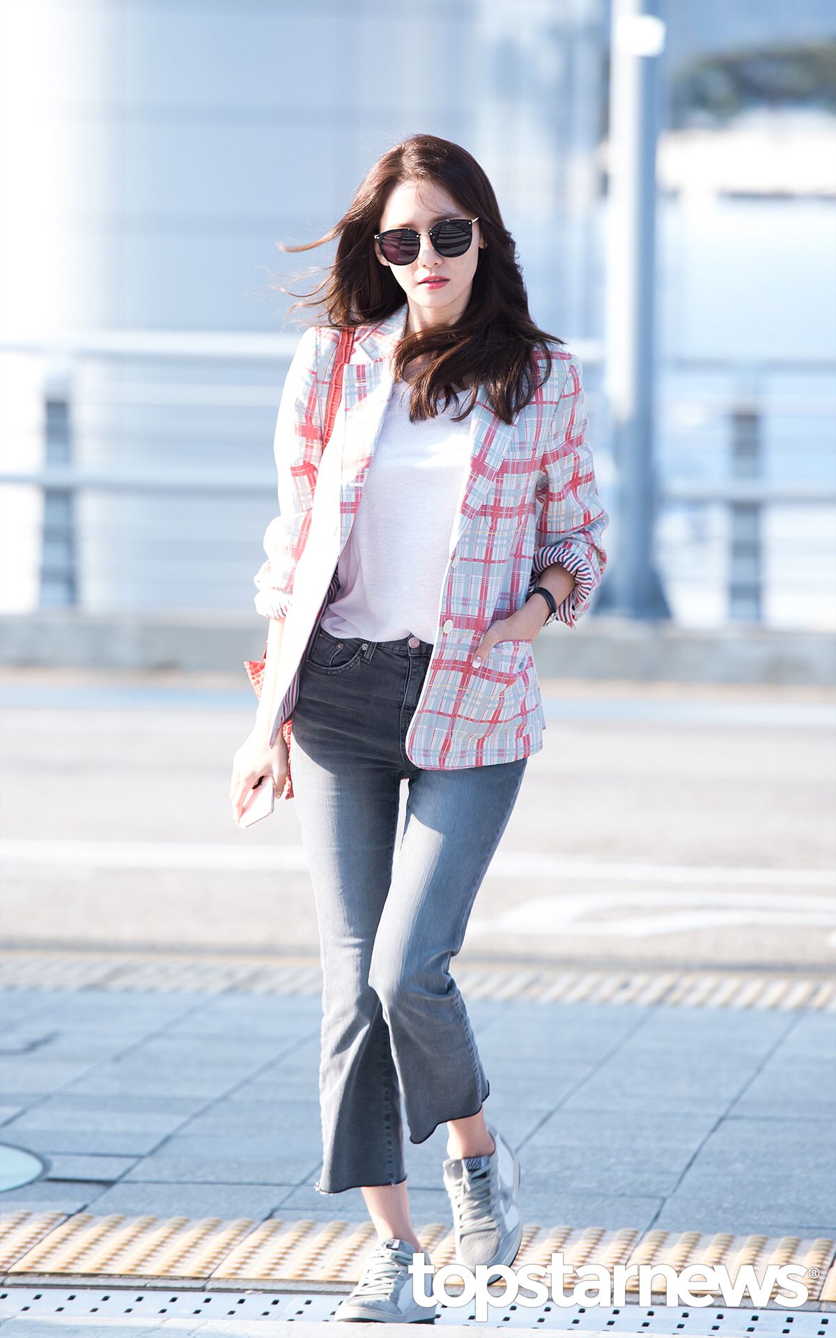 Style công sở của Yoona từ phim ra ngoài đời đều chuẩn đẹp và thanh lịch, lại đơn giản ai cũng áp dụng được - Ảnh 12.