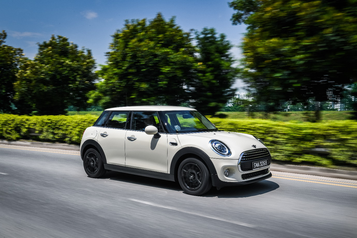 MINI 5 Cửa - Xe sang nổi bật v&agrave; c&aacute; t&iacute;nh - Ảnh 1.