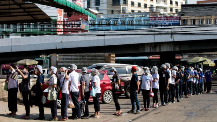 Chợ hải sản lớn nhất Thái Lan bùng phát dịch Covid-19 - Ảnh 1. Chợ hải sản lớn nhất Thái Lan bùng phát dịch Covid-19 - Ảnh 1.