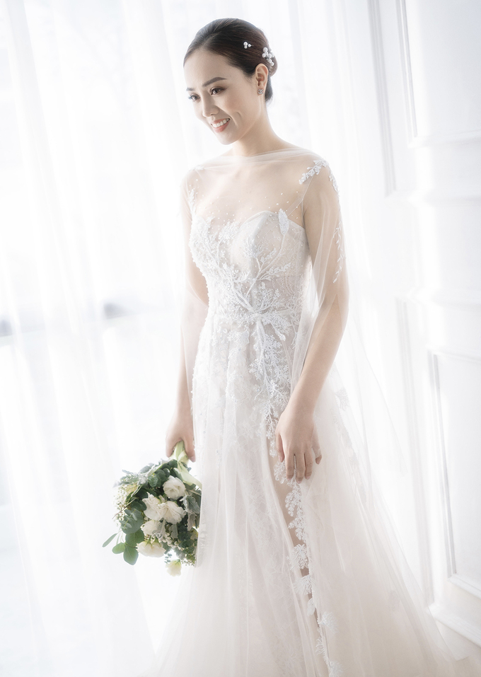 2/3 số váy cưới của vợ Công Lý là thiết kế riêng, hé lộ mẫu váy sẽ mặc trong ngày trọng đại - Ảnh 3. 2/3 số váy cưới của vợ Công Lý là thiết kế riêng, hé lộ mẫu váy sẽ mặc trong ngày trọng đại - Ảnh 3.