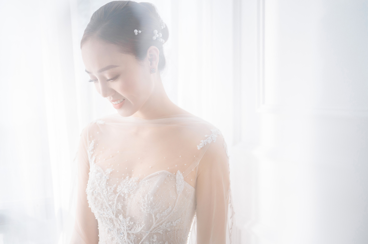 2/3 số váy cưới của vợ Công Lý là thiết kế riêng, hé lộ mẫu váy sẽ mặc trong ngày trọng đại - Ảnh 6. 2/3 số váy cưới của vợ Công Lý là thiết kế riêng, hé lộ mẫu váy sẽ mặc trong ngày trọng đại - Ảnh 6.
