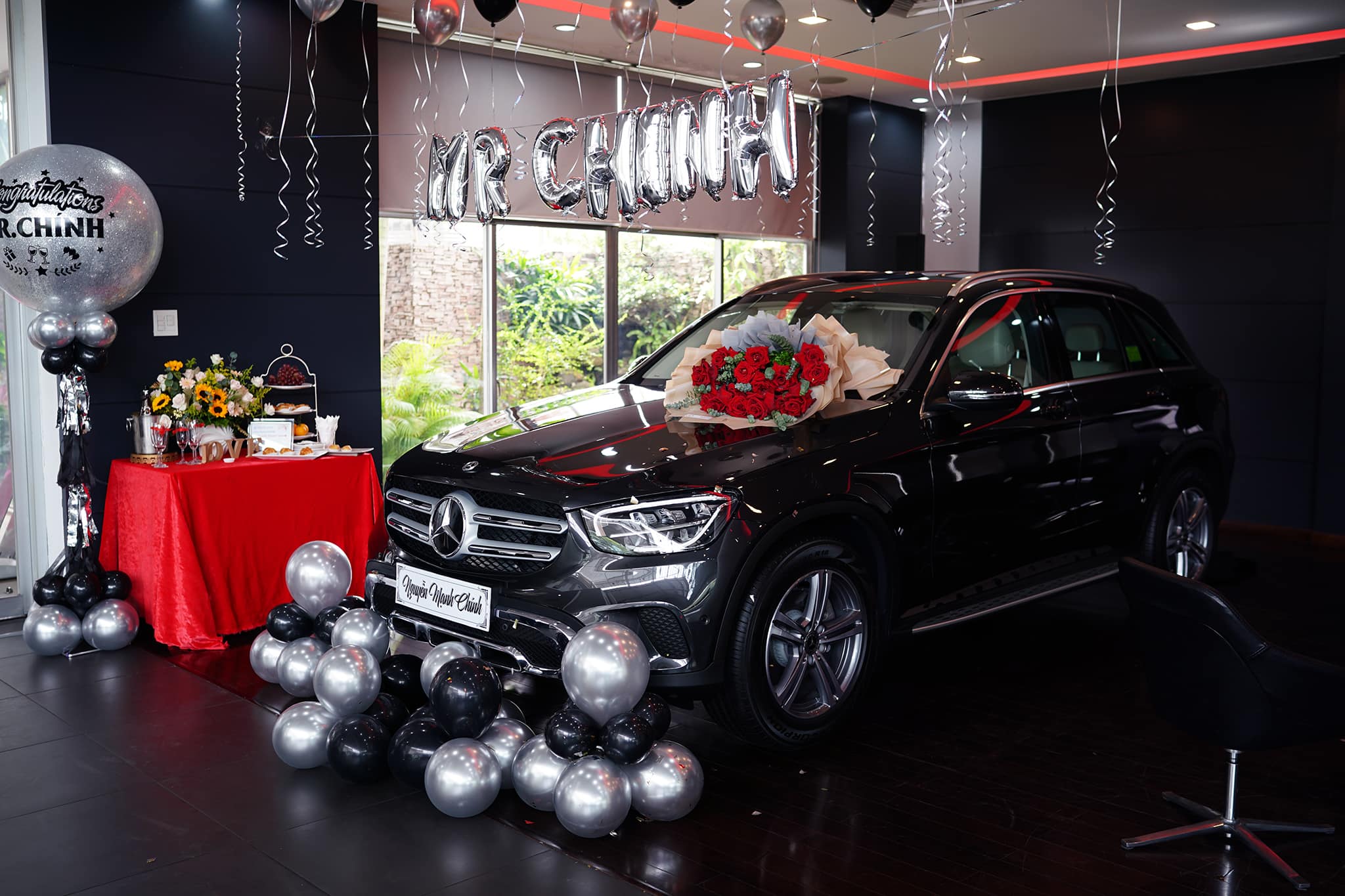 Câu chuyện hot rần rần MXH: Hỗ trợ khách mua Mercedes, 5 năm sau nhân viên sale được khách cảm ơn luôn bằng 1 chiếc Mẹc 2 tỷ - Ảnh 3.