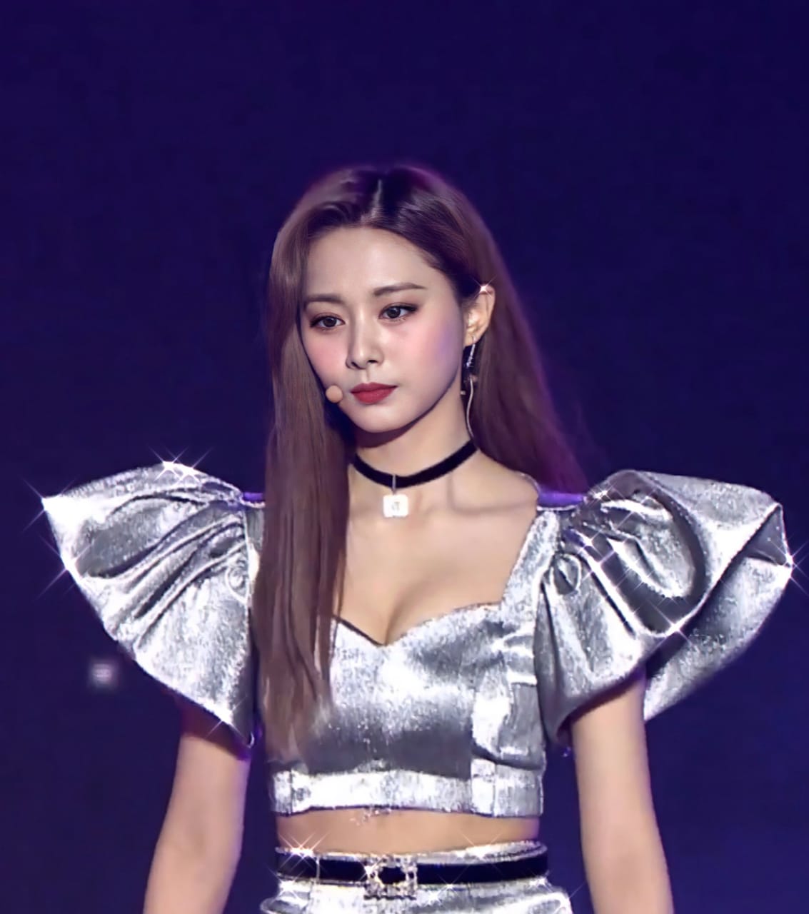 Đỉnh cao "phá đồ hiệu" nào bằng stylist của Twice: Cắt váy hiệu thành váy chợ, biến Tzuyu thành trò hề trên sân khấu - Ảnh 4. Đỉnh cao "phá đồ hiệu" nào bằng stylist của Twice: Cắt váy hiệu thành váy chợ, biến Tzuyu thành trò hề trên sân khấu - Ảnh 4.