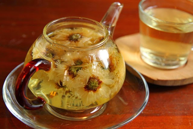 Trà hoa cúc thơm ngon, an thần nhưng uống đúng thời điểm này thì không chỉ giúp bạn ngủ ngon! - Ảnh 1. Trà hoa cúc thơm ngon, an thần nhưng uống đúng thời điểm này thì không chỉ giúp bạn ngủ ngon! - Ảnh 1.