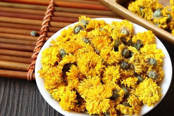 Trà hoa cúc thơm ngon, an thần nhưng uống đúng thời điểm này thì không chỉ giúp bạn ngủ ngon! - Ảnh 4. Trà hoa cúc thơm ngon, an thần nhưng uống đúng thời điểm này thì không chỉ giúp bạn ngủ ngon! - Ảnh 4.