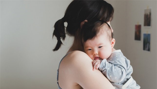 Không phải trầm cảm, 80% các mẹ sau sinh gặp một hiện tượng khác khiến bản thân dễ khóc và lúc nào cũng căng thẳng mệt mỏi - Ảnh 3. Không phải trầm cảm, 80% các mẹ sau sinh gặp một hiện tượng khác khiến bản thân dễ khóc và lúc nào cũng căng thẳng mệt mỏi - Ảnh 3.