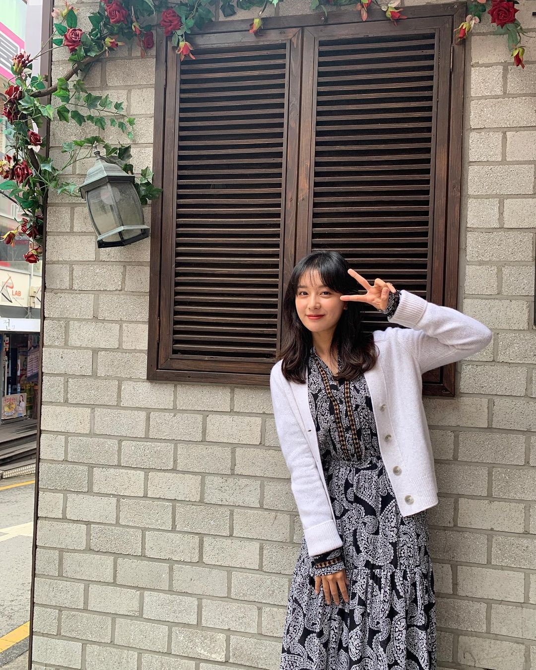 Mix & Phối - Style của Kim Ji Won trong phim mới: Đơn giản mà siêu xinh tươi lãng mạn, nhìn là muốn học theo bằng hết - chanvaydep.net 5 Mix & Phối - Style của Kim Ji Won trong phim mới: Đơn giản mà siêu xinh tươi lãng mạn, nhìn là muốn học theo bằng hết - chanvaydep.net 5