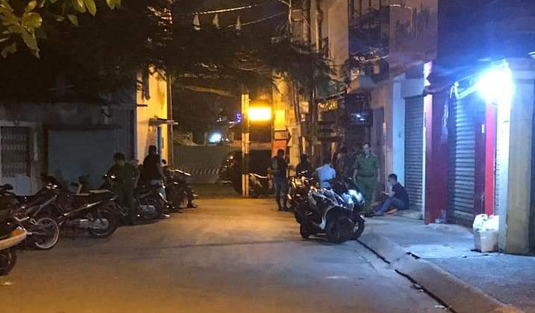 Tạm giữ người đàn ông nghi chơi trò chơi tình dục khiến nạn nhân tử vong ở Bình Thạnh - Ảnh 1. Tạm giữ người đàn ông nghi chơi trò chơi tình dục khiến nạn nhân tử vong ở Bình Thạnh - Ảnh 1.
