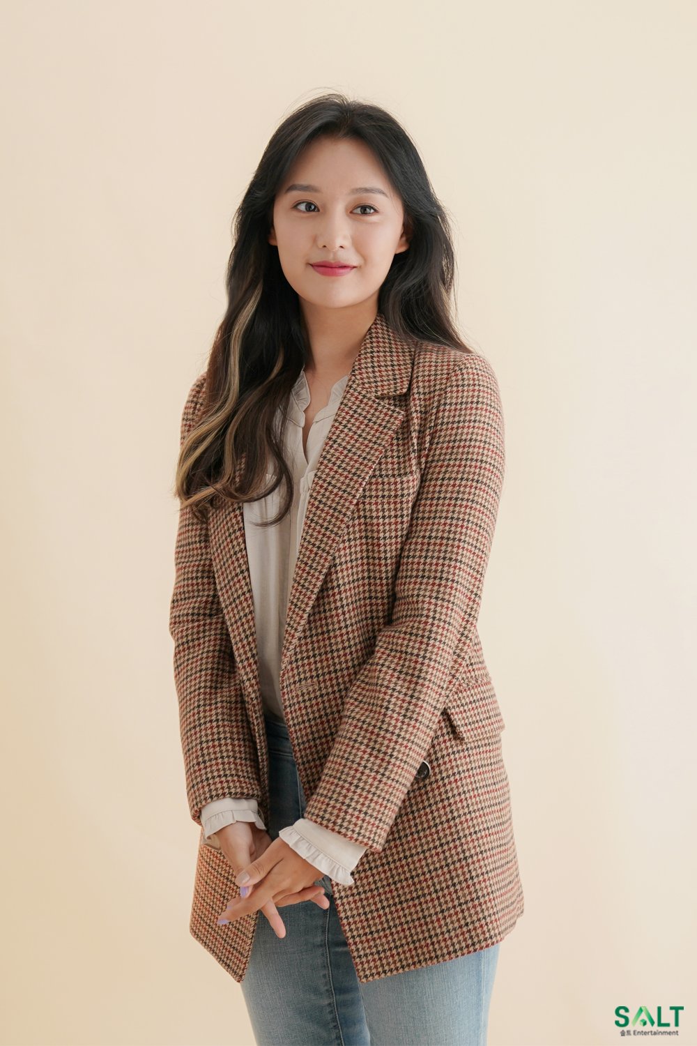 Mix & Phối - Style của Kim Ji Won trong phim mới: Đơn giản mà siêu xinh tươi lãng mạn, nhìn là muốn học theo bằng hết - chanvaydep.net 2 Mix & Phối - Style của Kim Ji Won trong phim mới: Đơn giản mà siêu xinh tươi lãng mạn, nhìn là muốn học theo bằng hết - chanvaydep.net 2
