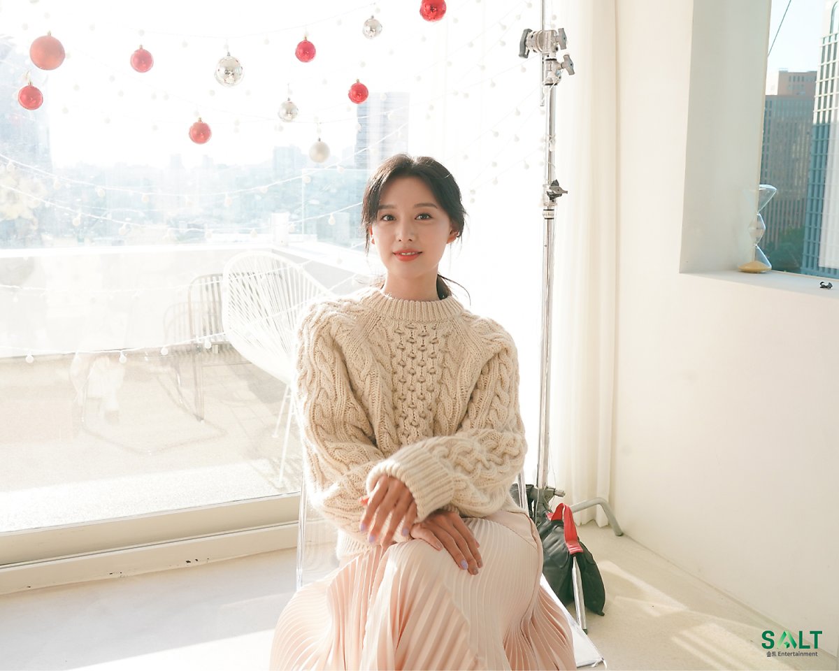 Style của Kim Ji Won trong phim mới: Đơn giản mà siêu xinh tươi lãng mạn, nhìn là muốn học theo bằng hết - Ảnh 2. Style của Kim Ji Won trong phim mới: Đơn giản mà siêu xinh tươi lãng mạn, nhìn là muốn học theo bằng hết - Ảnh 2.