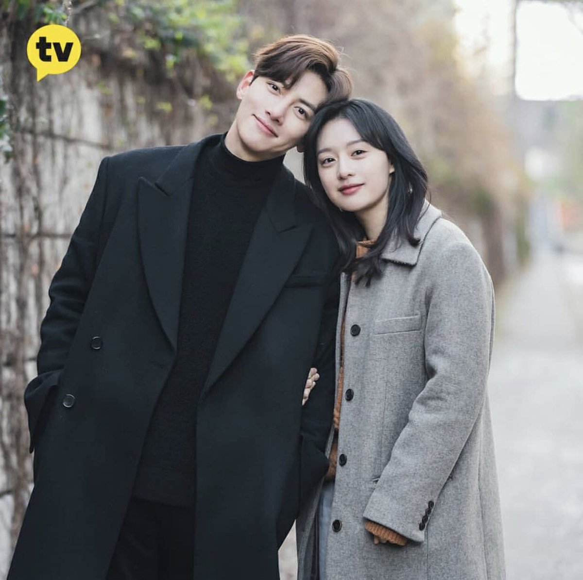 Style của Kim Ji Won trong phim mới: Đơn giản mà siêu xinh tươi lãng mạn, nhìn là muốn học theo bằng hết - Ảnh 6. Style của Kim Ji Won trong phim mới: Đơn giản mà siêu xinh tươi lãng mạn, nhìn là muốn học theo bằng hết - Ảnh 6.