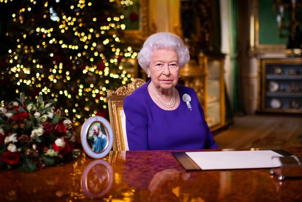 Nữ hoàng Anh gửi thông điệp Giáng sinh 2020: “Luôn có hy vọng ở bình minh mới” - Ảnh 1.