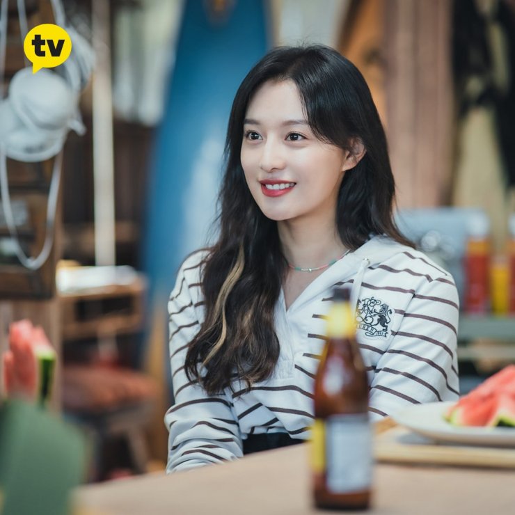 Style của Kim Ji Won trong phim mới: Đơn giản mà siêu xinh tươi lãng mạn, nhìn là muốn học theo bằng hết - Ảnh 9. Style của Kim Ji Won trong phim mới: Đơn giản mà siêu xinh tươi lãng mạn, nhìn là muốn học theo bằng hết - Ảnh 9.