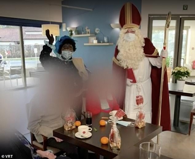 Santa Claus is a super contagious Covid-19 that causes 18 deaths in a single careless visit - Photo 1.