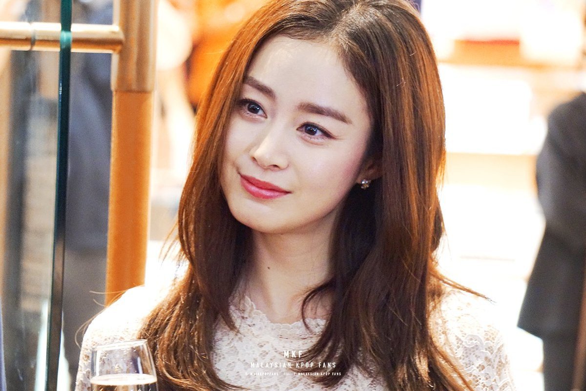 Kim Tae Hee vừa tròn 40 nhưng vẫn xinh đẹp rụng rời nhờ dăm ba tips làm đẹp chị em nào cũng có thể áp dụng theo - Ảnh 3.