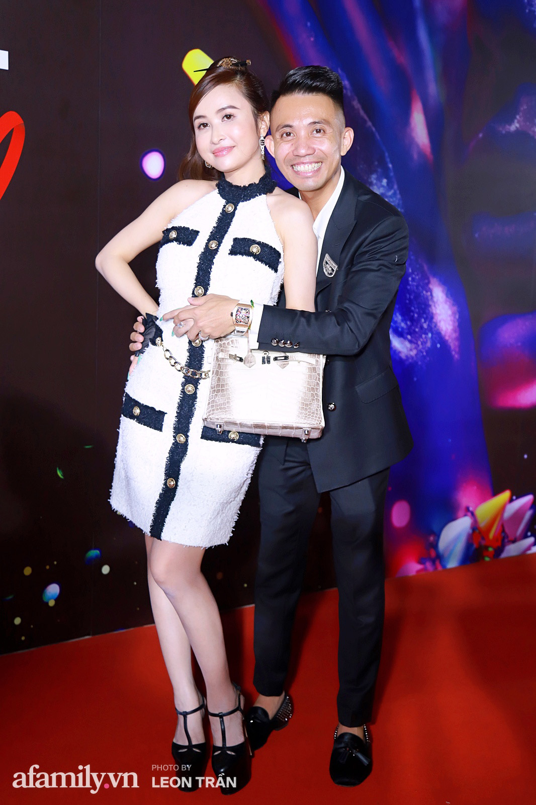 Một chiếc váy 2 số phận: Sana (Twice) sang chảnh, vợ Minh Nhựa "diện hàng hiệu như hàng chợ" - Ảnh 3. Một chiếc váy 2 số phận: Sana (Twice) sang chảnh, vợ Minh Nhựa "diện hàng hiệu như hàng chợ" - Ảnh 3.