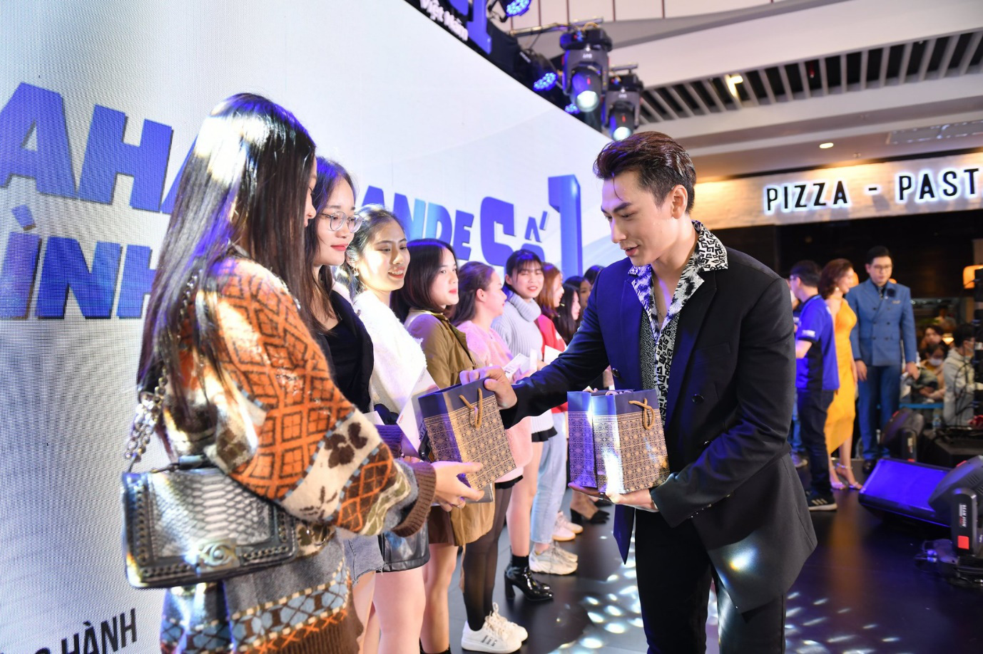 Chi Pu, Isaac khuấy động Yamaha Grande Fashion Show tại Hải Phòng - Ảnh 2.