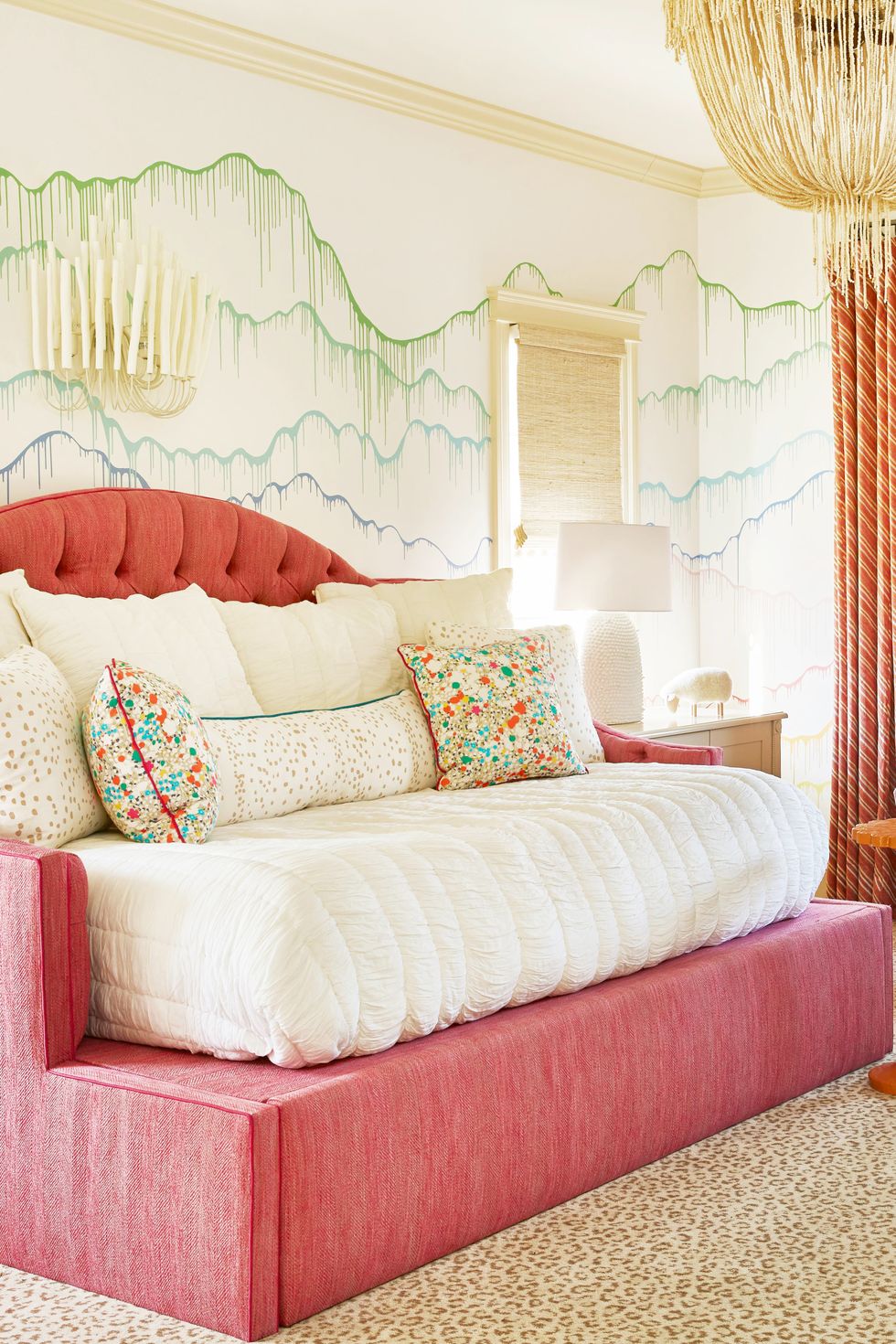 Great easy-to-implement tips for expanding a small bedroom - Photo 11.