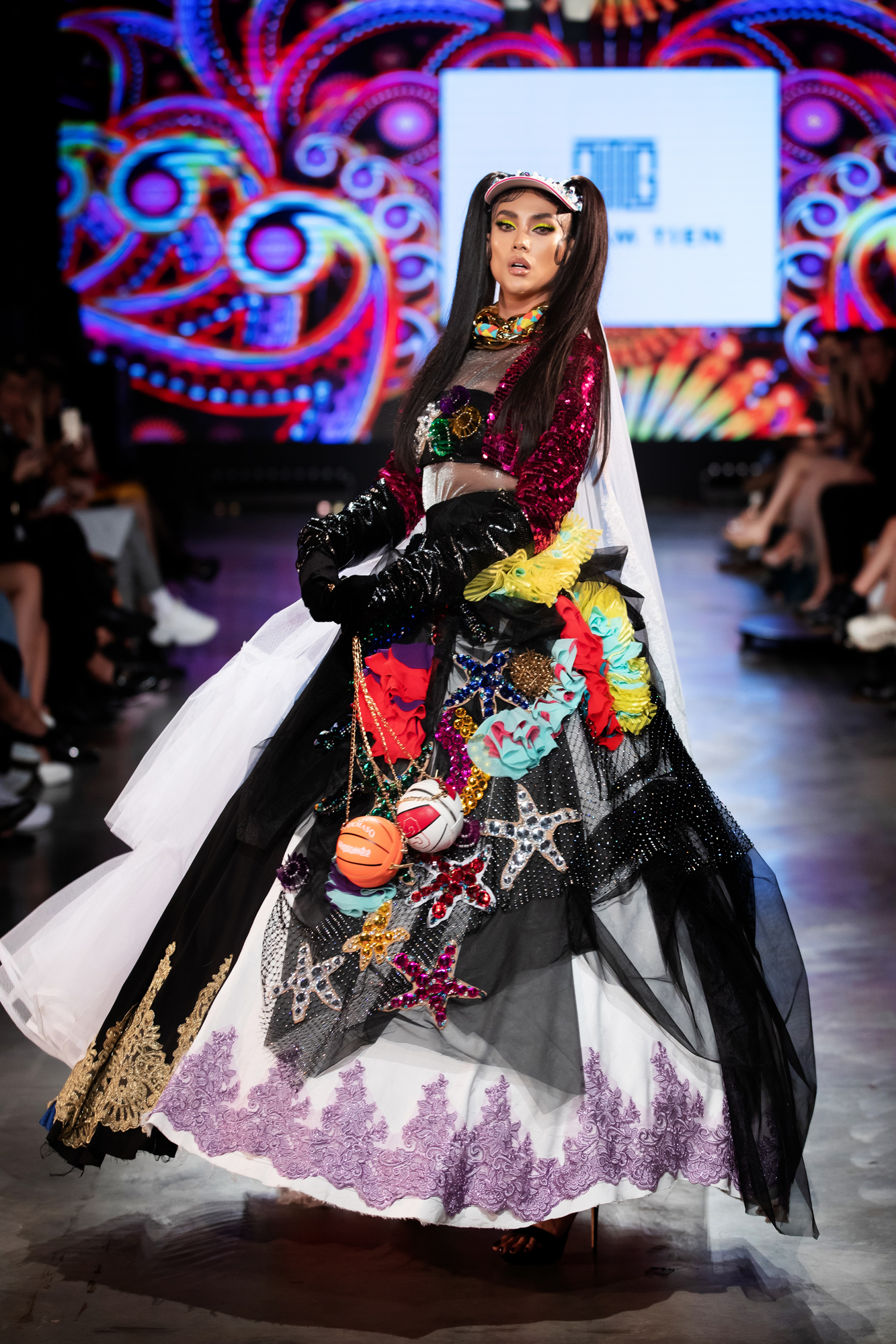 Mix & Phối - Phương Mai khoe tài múa cột, catwalk tuột cả quai giày nhưng vẫn đầy thần thái tại ngày cuối Fashion Festival - chanvaydep.net 4 Mix & Phối - Phương Mai khoe tài múa cột, catwalk tuột cả quai giày nhưng vẫn đầy thần thái tại ngày cuối Fashion Festival - chanvaydep.net 4