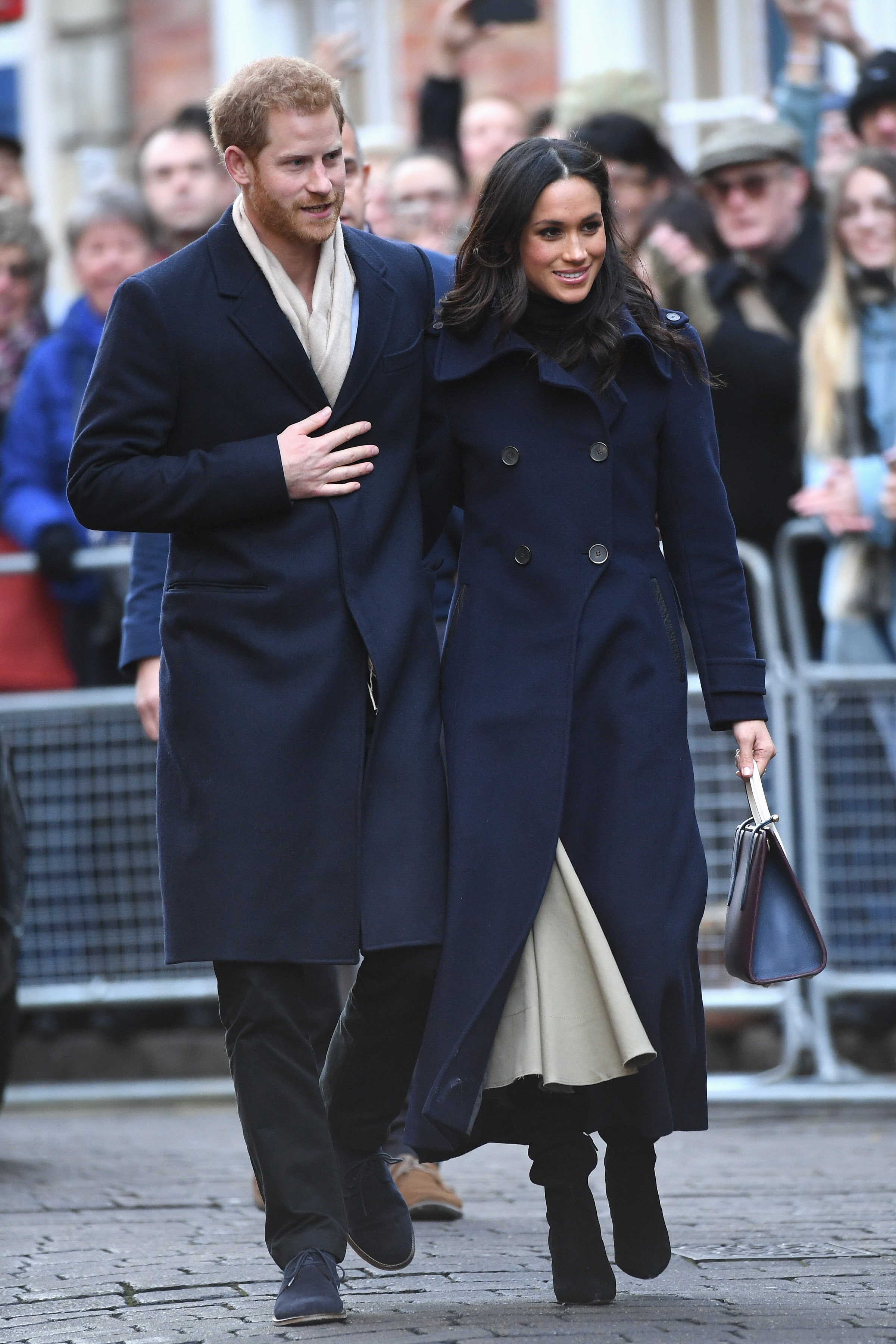 Meghan Markle hóa ra là cao thủ diện áo khoác dáng dài, xem mà học được 11 outfit để style sang như người Hoàng gia - Ảnh 3. Meghan Markle hóa ra là cao thủ diện áo khoác dáng dài, xem mà học được 11 outfit để style sang như người Hoàng gia - Ảnh 3.