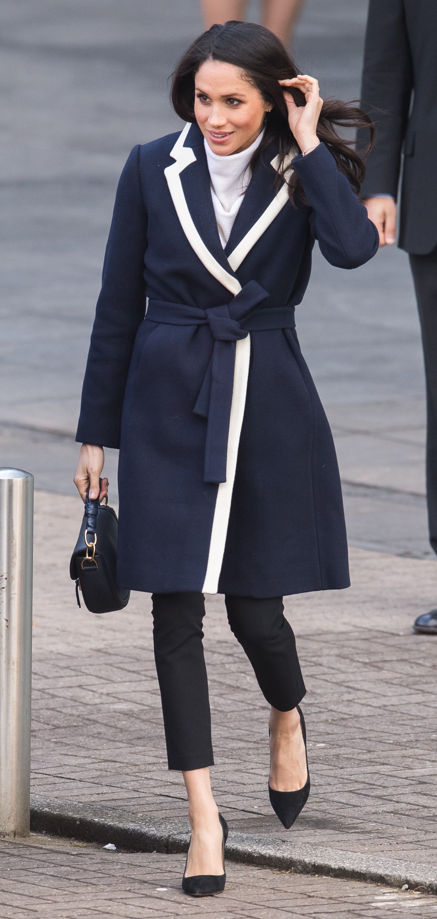 Meghan Markle hóa ra là cao thủ diện áo khoác dáng dài, xem mà học được 11 outfit để style sang như người Hoàng gia - Ảnh 8. Meghan Markle hóa ra là cao thủ diện áo khoác dáng dài, xem mà học được 11 outfit để style sang như người Hoàng gia - Ảnh 8.