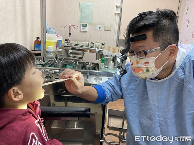 Cậu bé có răng sâu cả hàm, dị vật bịt kín khoang mũi phải thở bằng miệng, bác sĩ cảnh báo thói quen khôn lường - Ảnh 1. Cậu bé có răng sâu cả hàm, dị vật bịt kín khoang mũi phải thở bằng miệng, bác sĩ cảnh báo thói quen khôn lường - Ảnh 1.